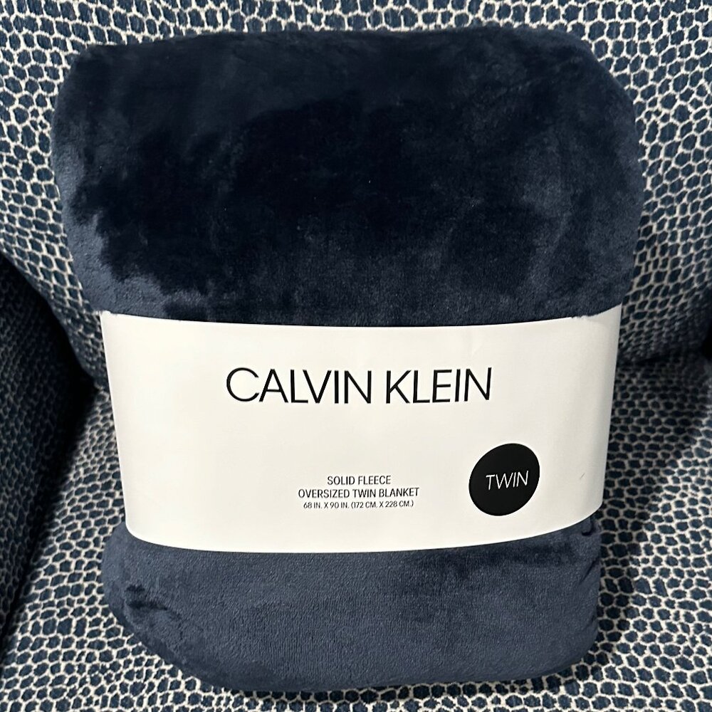 Calvin Klein Oversized Twin Fleece Blanket | in Navy